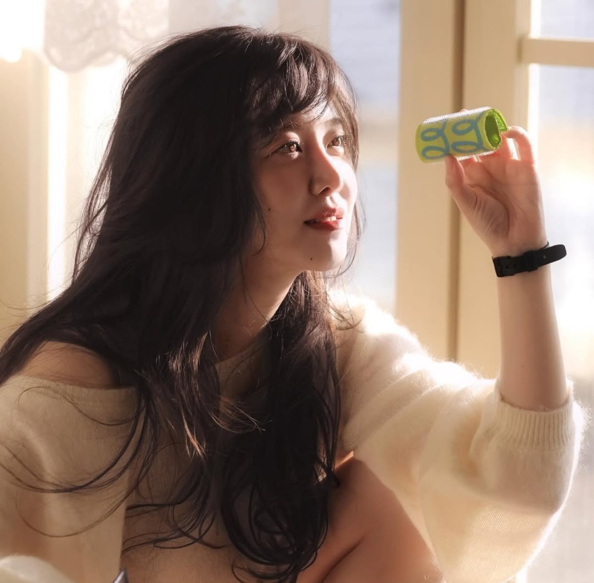 Koo Hye-sun Transitions from Actress to Entrepreneur with Innovative Hair Roll Venture