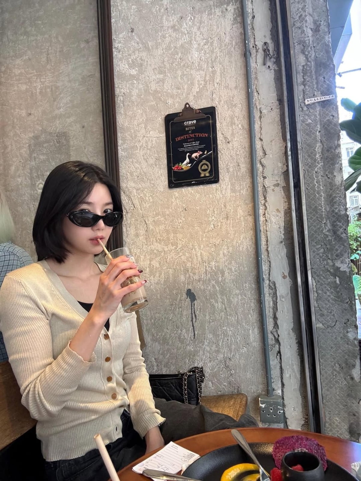 クォン・ウンビ、キルギスでの魅力的な姿を公開！