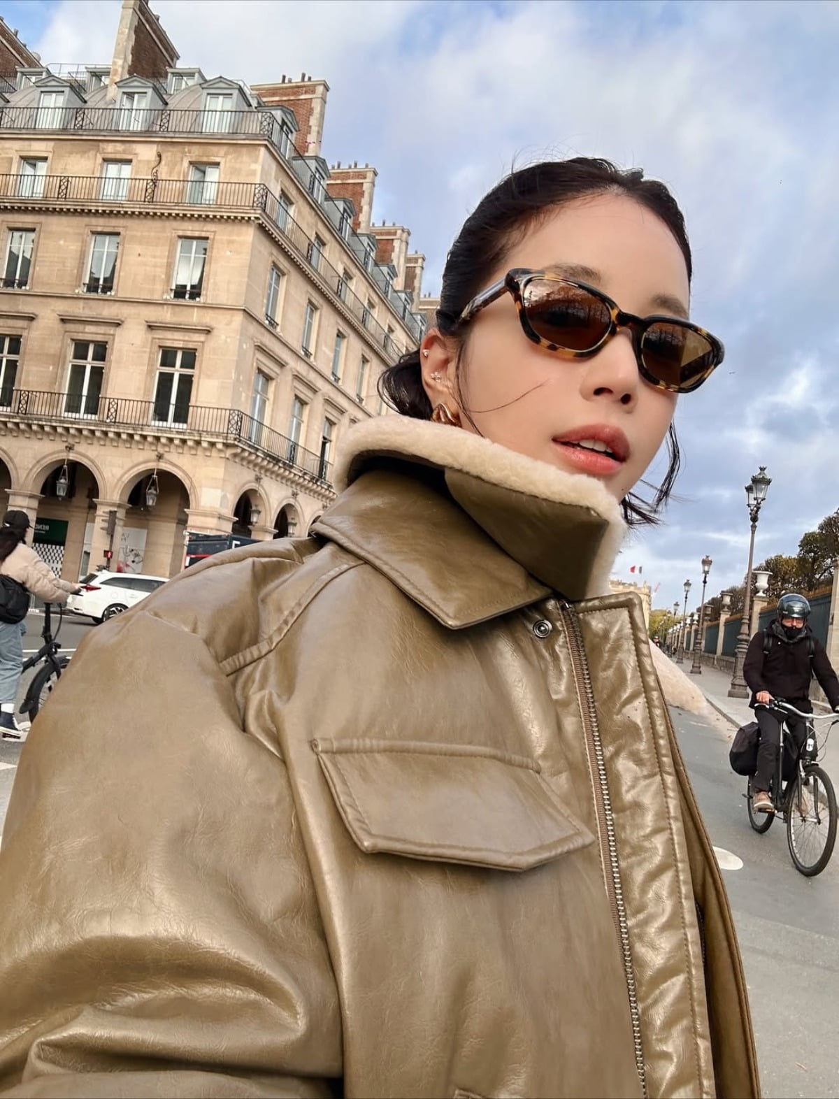 Korean Actress Ki Eun-se Stuns with Her Beauty in Paris