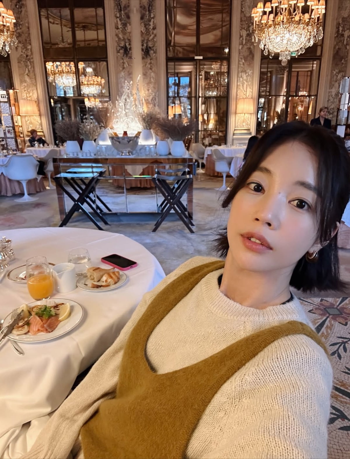 Korean Actress Ki Eun-se Stuns with Her Beauty in Paris