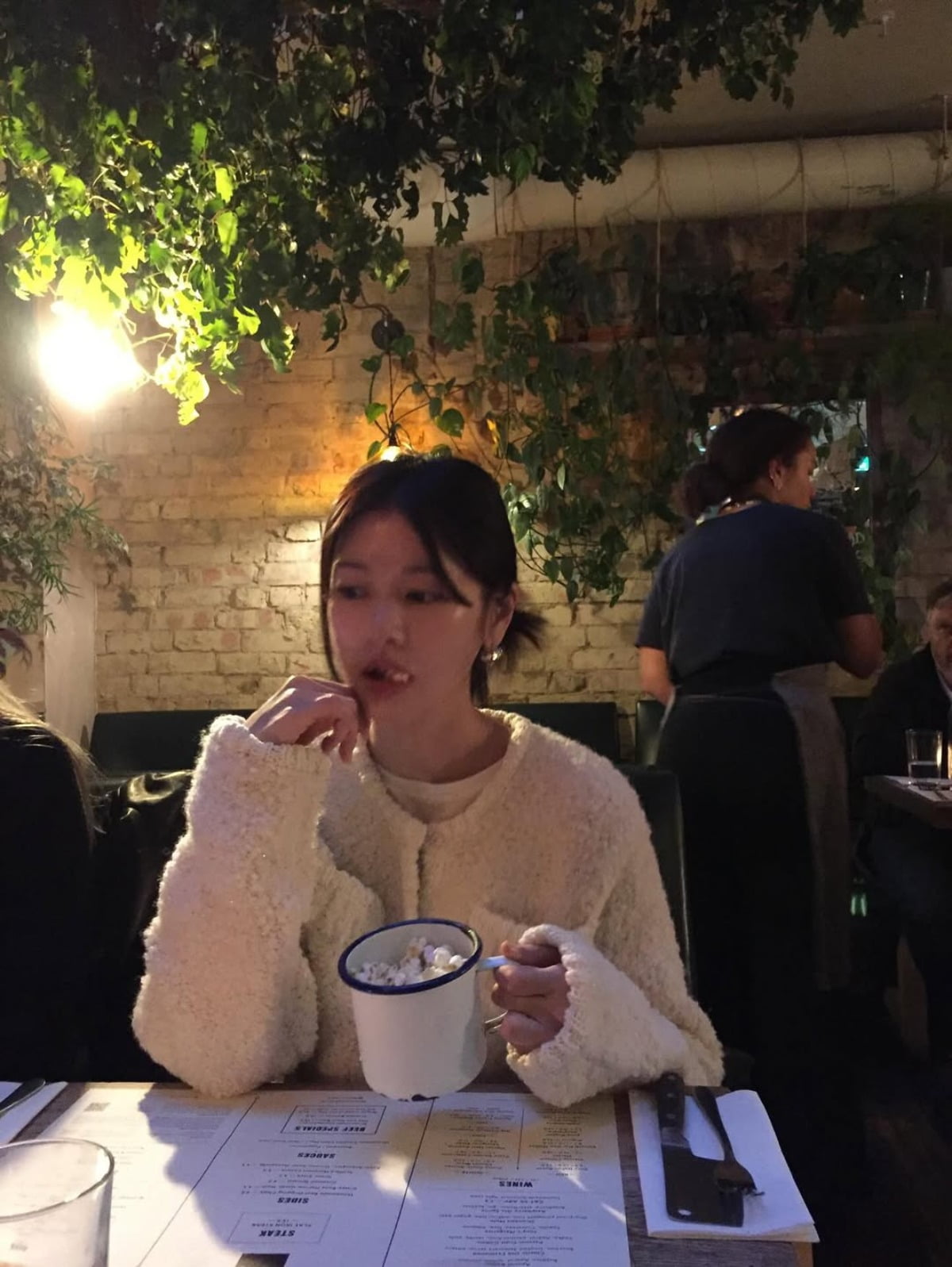 ジョン・ソミン、優雅な日常が話題に！ドラマ『ウジュメリミ』での活躍も注目