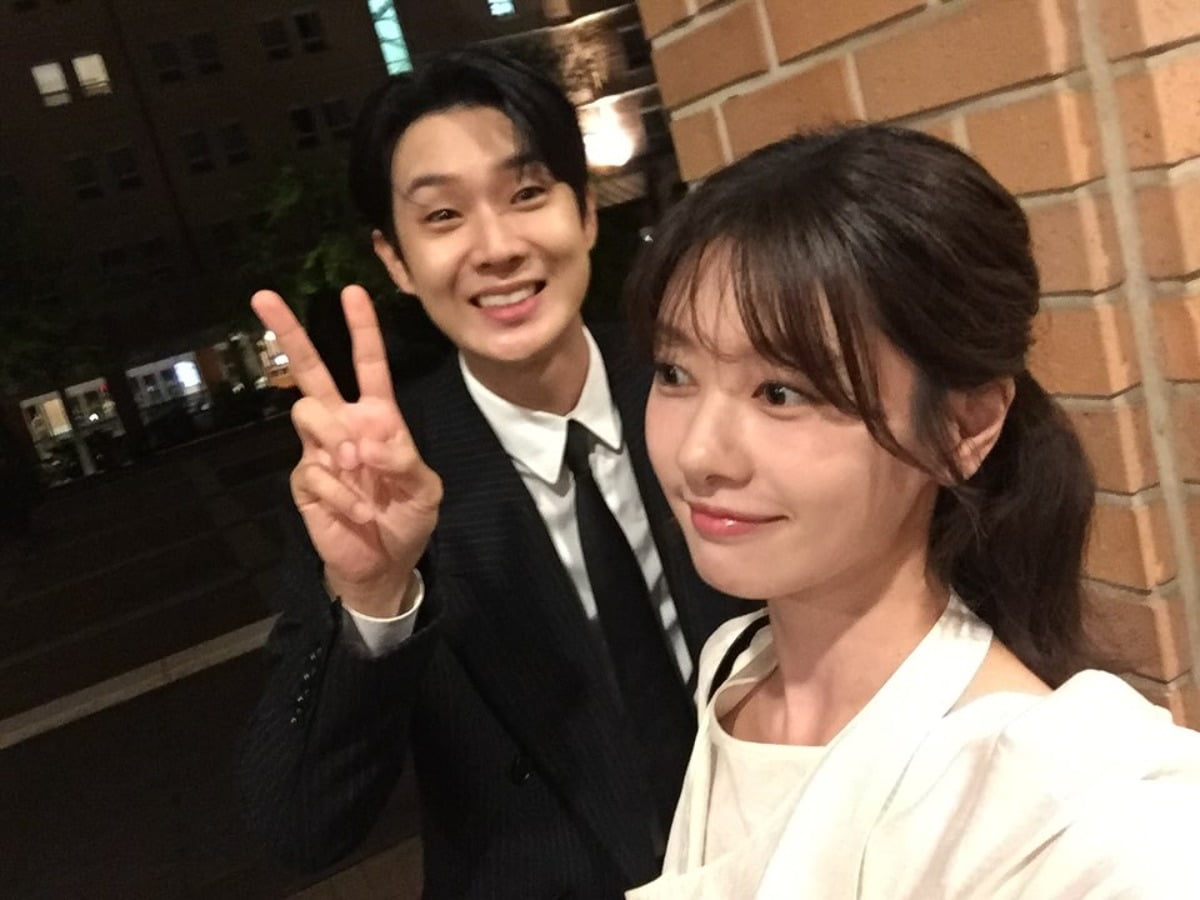 チョン·ソミンとチェ·ウシクの優しいツーショット、ドラマ「宇宙メリミー」の人気の秘訣