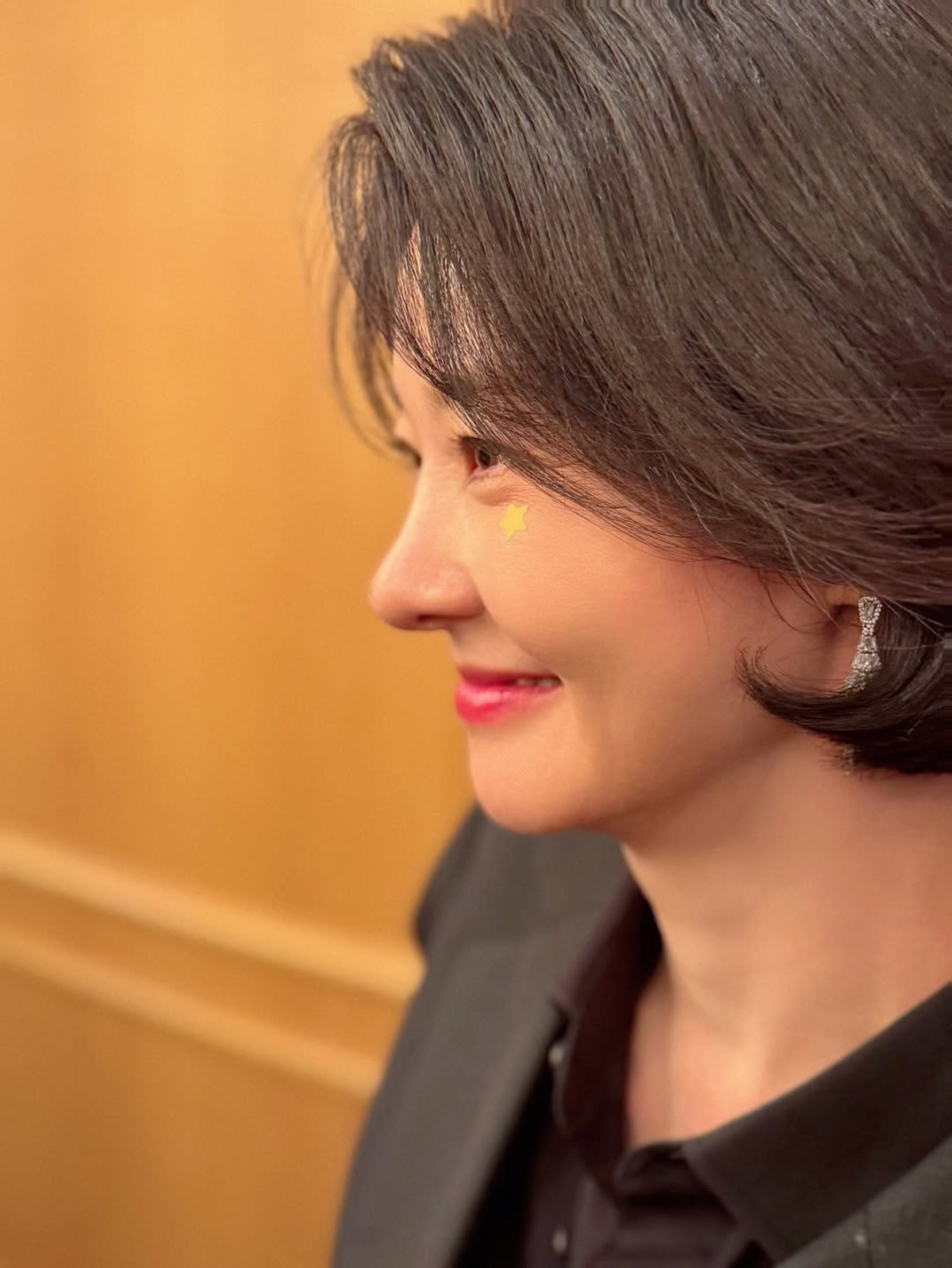 Korean Actress Song Sun-mi Shines with Elegant Beauty and Shares Her Health Secrets