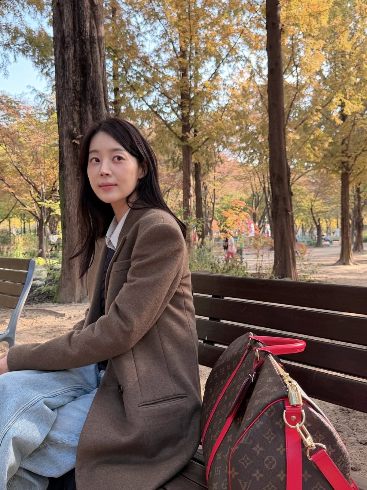 Actress Han Ji-hye Captivates with Autumn Goddess Vibes in Seoul Forest