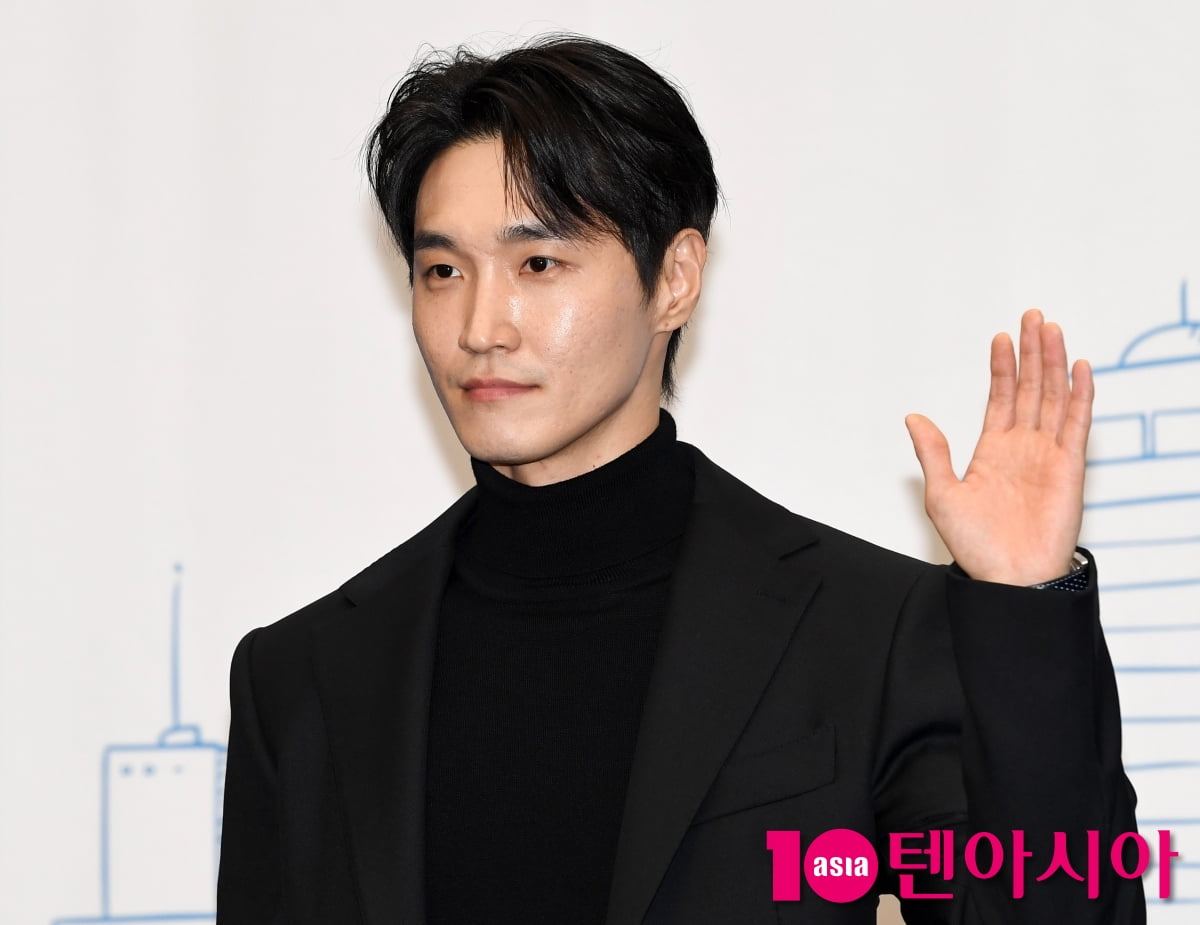 俳優チャン・インソプ、ドラマ『次の人生はないから』制作発表会に登場