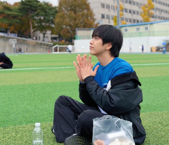 B1A4's Sandeul Joins Marathon for Cancer Awareness, Impresses Fans with Youthful Appearance