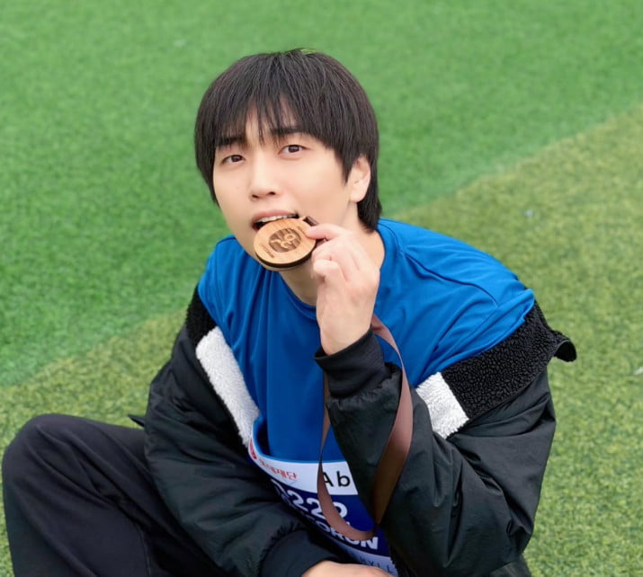 B1A4's Sandeul Joins Marathon for Cancer Awareness, Impresses Fans with Youthful Appearance