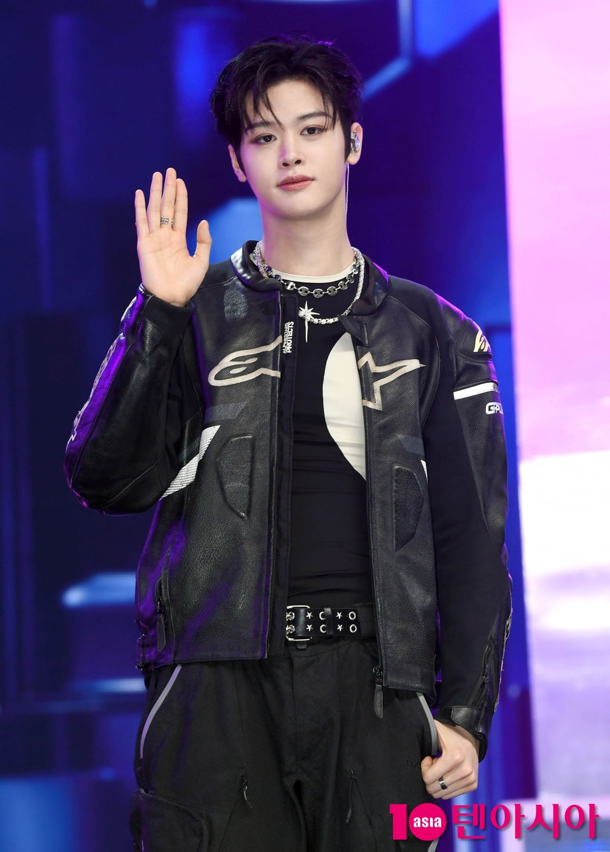 CLOSE YOUR EYES、ミニ3集『ブラックアウト』ショーケース開催