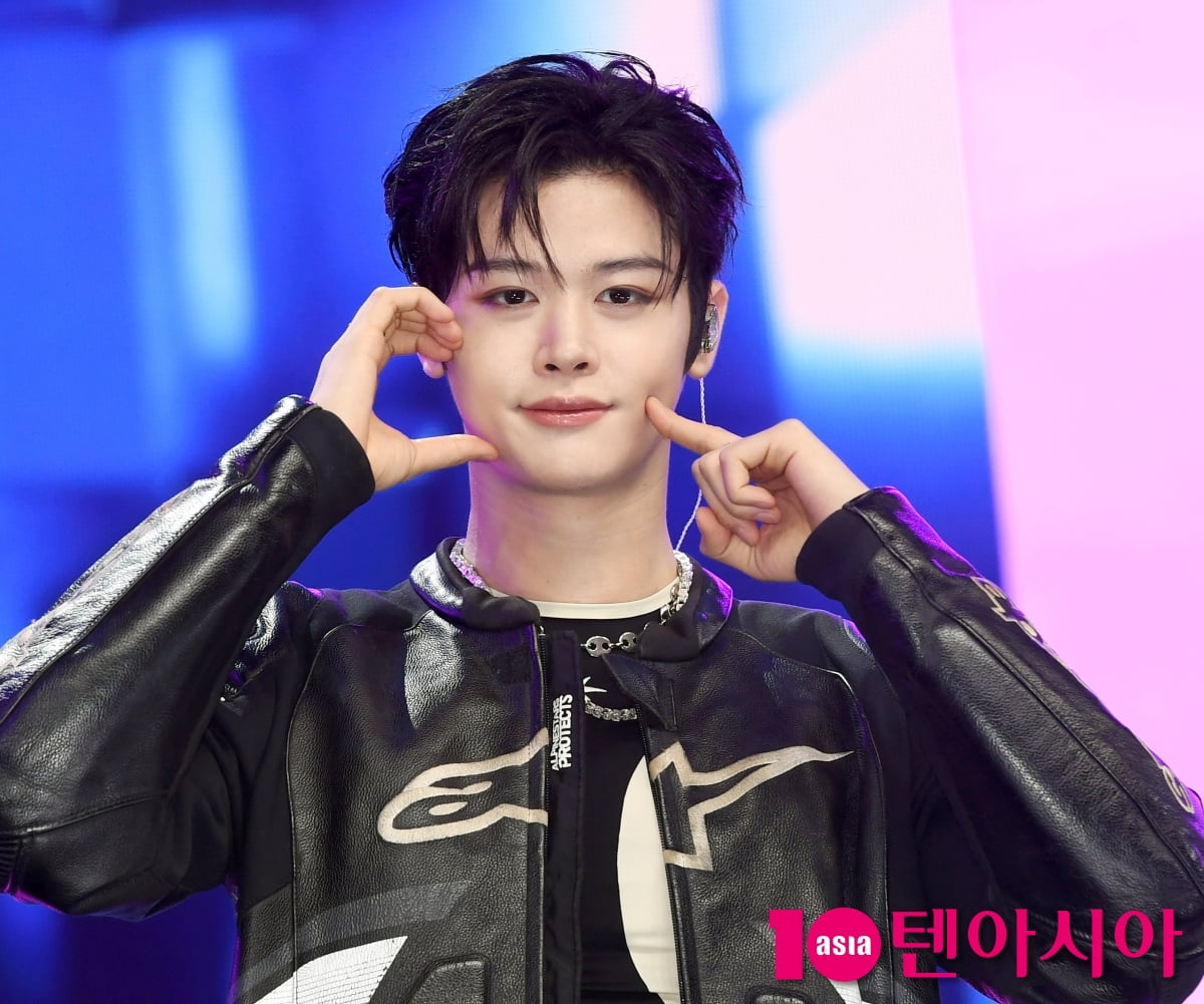 CLOSE YOUR EYES、ミニ3集『ブラックアウト』ショーケース開催