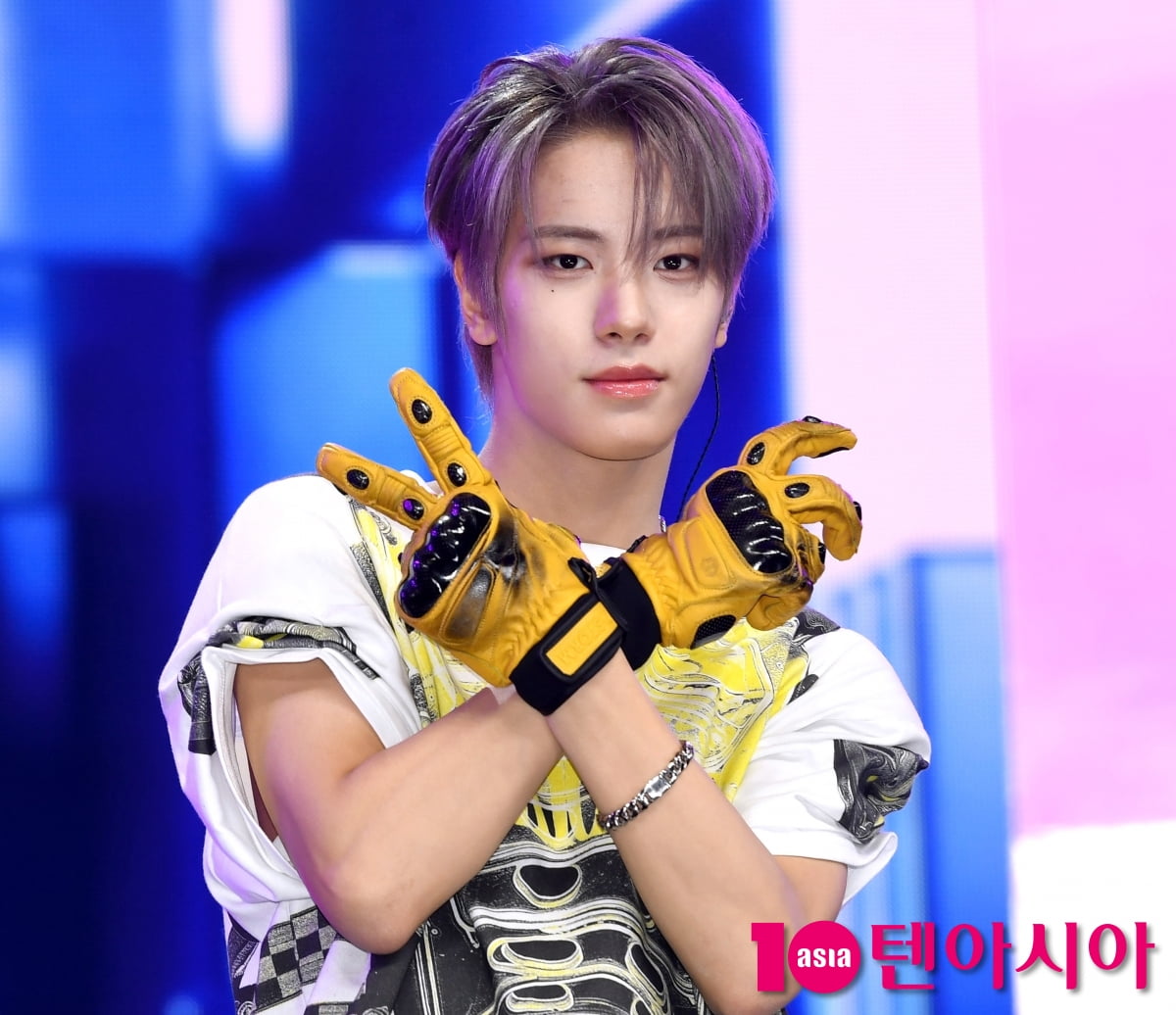 CLOSE YOUR EYES’ Song Seung-ho Shines at ‘blackout’ Showcase in Seoul