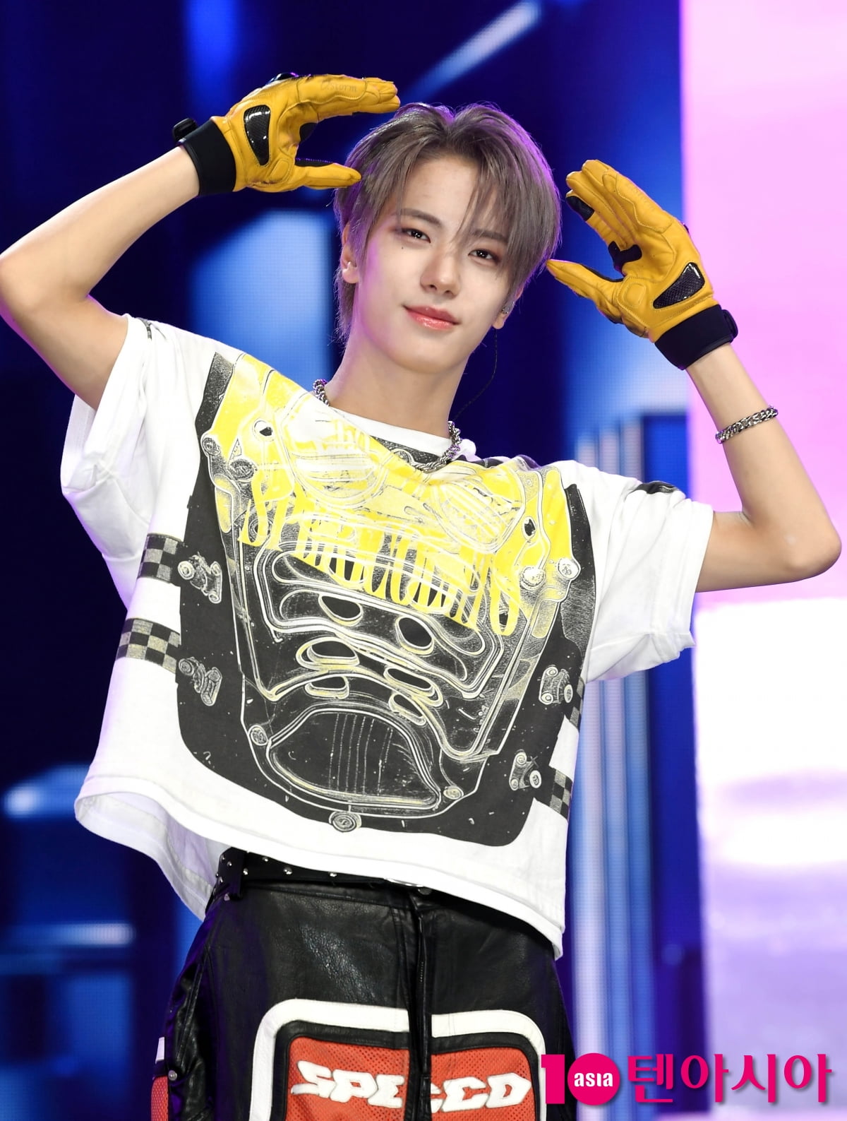 CLOSE YOUR EYES’ Song Seung-ho Shines at ‘blackout’ Showcase in Seoul