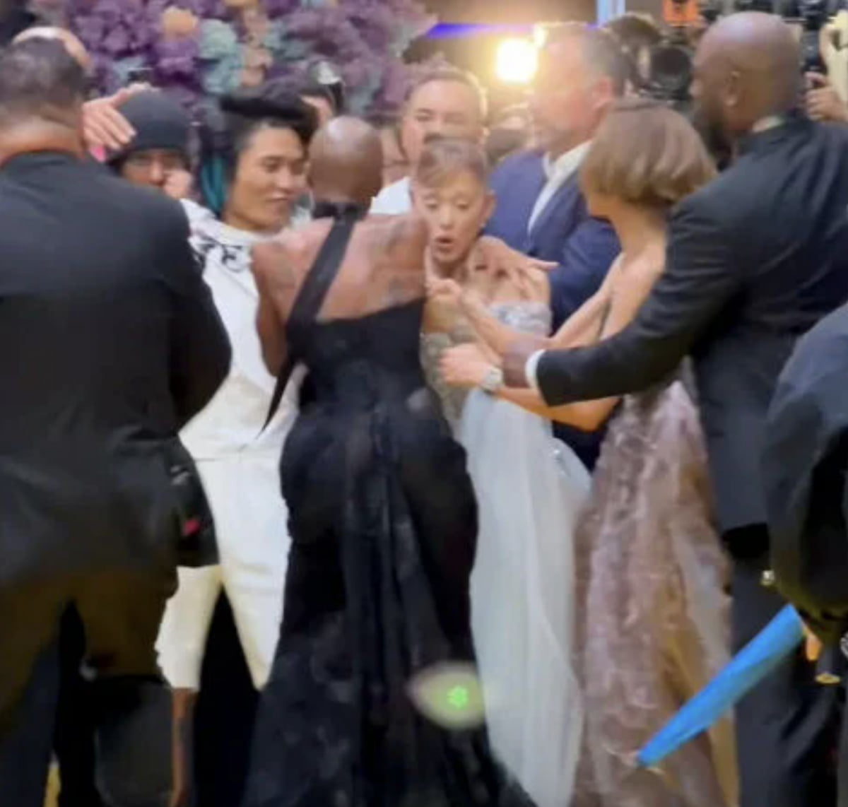 アリアナ・グランデ、映画『ウィキッド: フォー・グッド』プレミアでの衝撃的な出来事