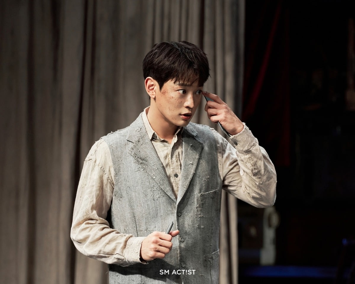SHINee's Minho Concludes Run in Meta-Comedy 'Waiting for Godot Waiting'