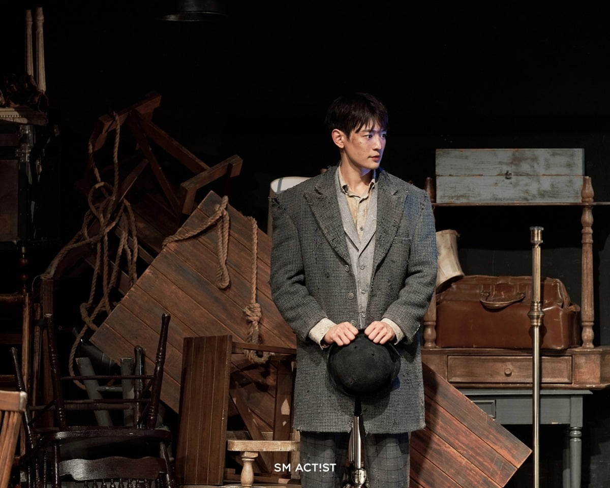 SHINee's Minho Concludes Run in Meta-Comedy 'Waiting for Godot Waiting'
