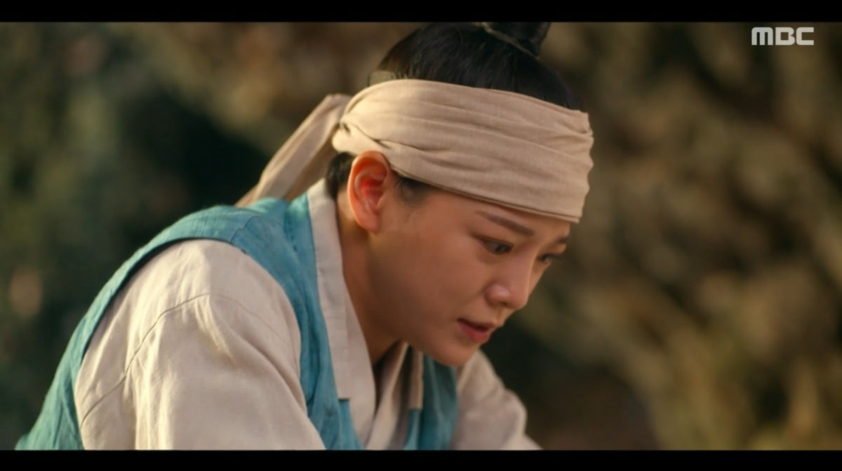 Kim Se-jeong Saves Crown Prince Kang Tae-oh in Thrilling Episode of 'The Moon Flows Over the River'