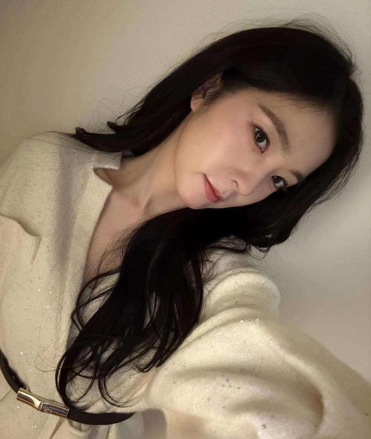 Red Velvet's Irene Stuns with Elegant Visuals in Latest Instagram Update