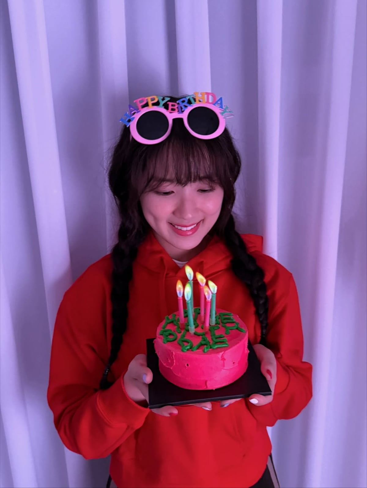 Kim Hye-yoon Shares Adorable Birthday Celebration with Fans