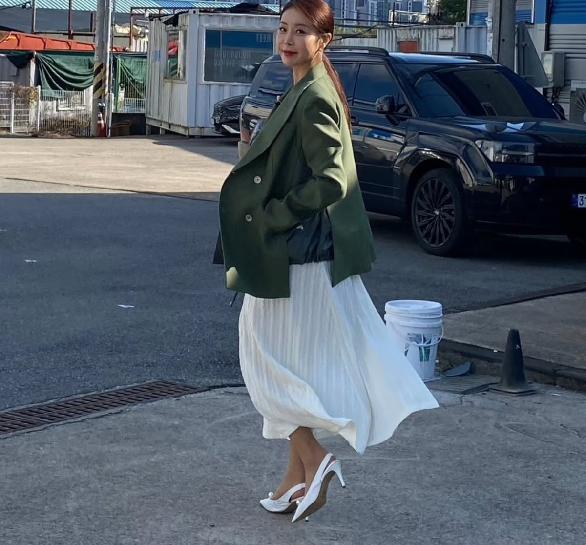 ハン・ダガム、秋の女神ムードを披露！カジュアルな秋ファッションが話題