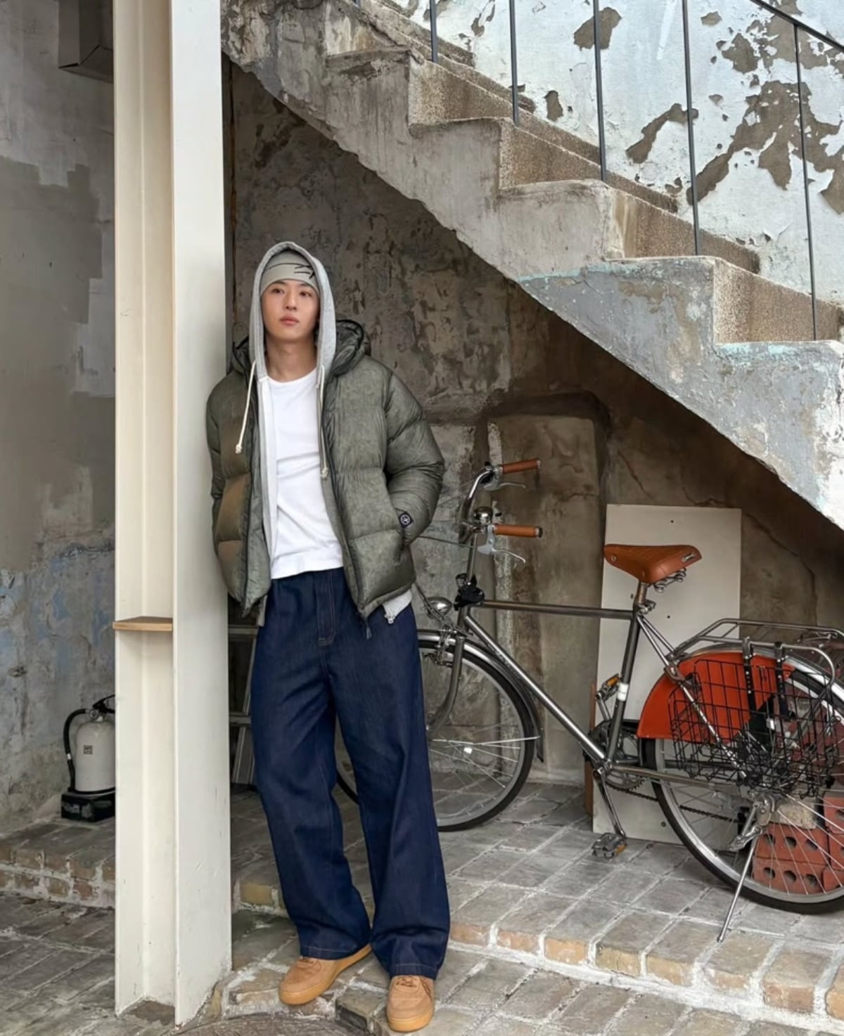 Dex Shares Relaxed Everyday Moments on Instagram