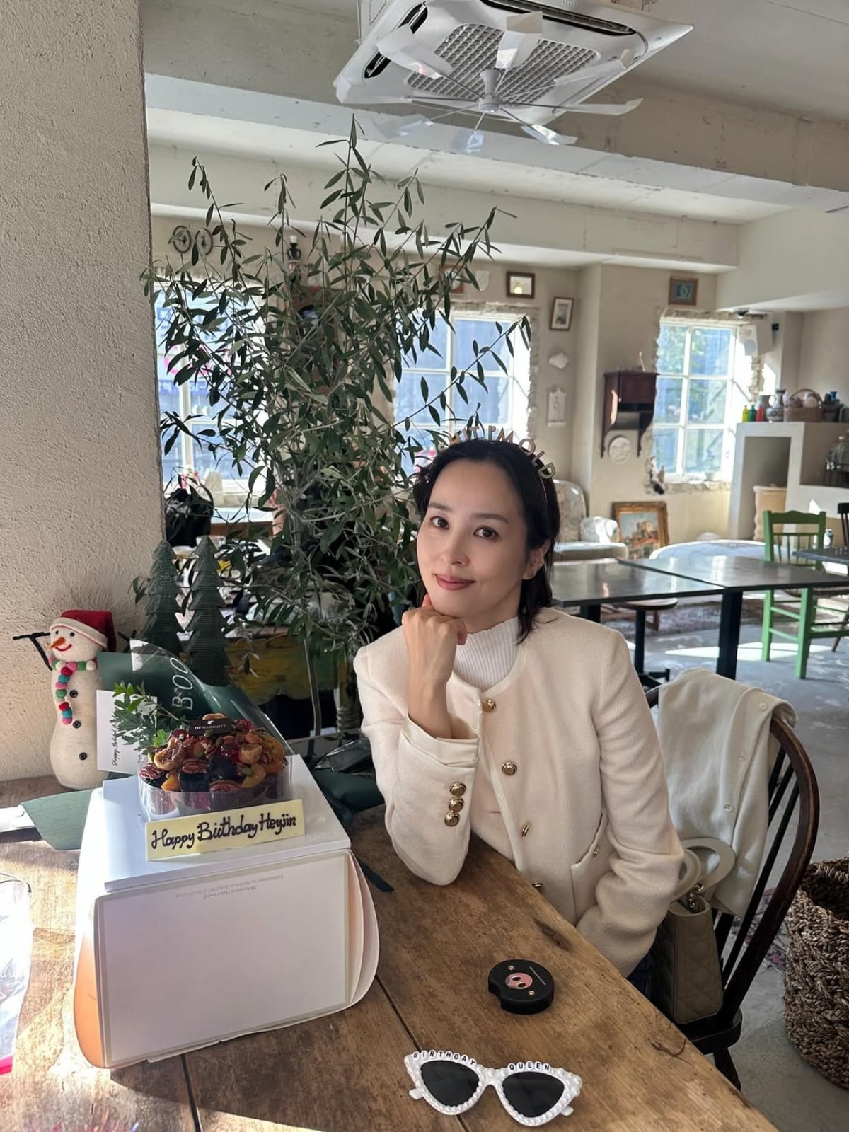 South Korean Actress Han Hye-jin Shares Joyful Birthday Celebration on Instagram