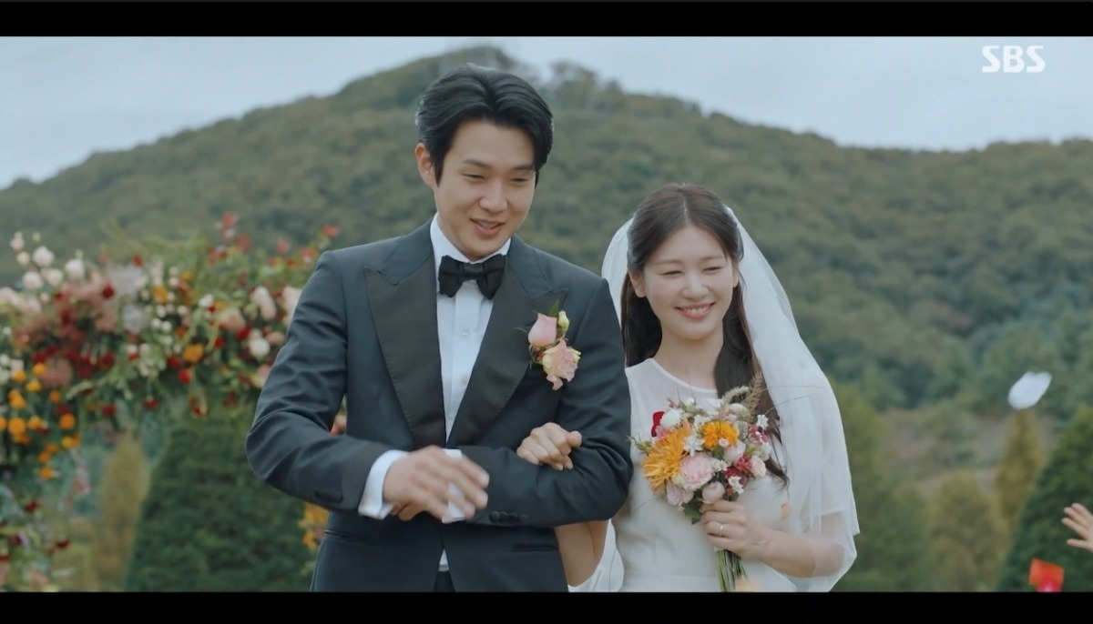 Choi Woo-shik and Jung So-min Tie the Knot in a Heartwarming Ceremony