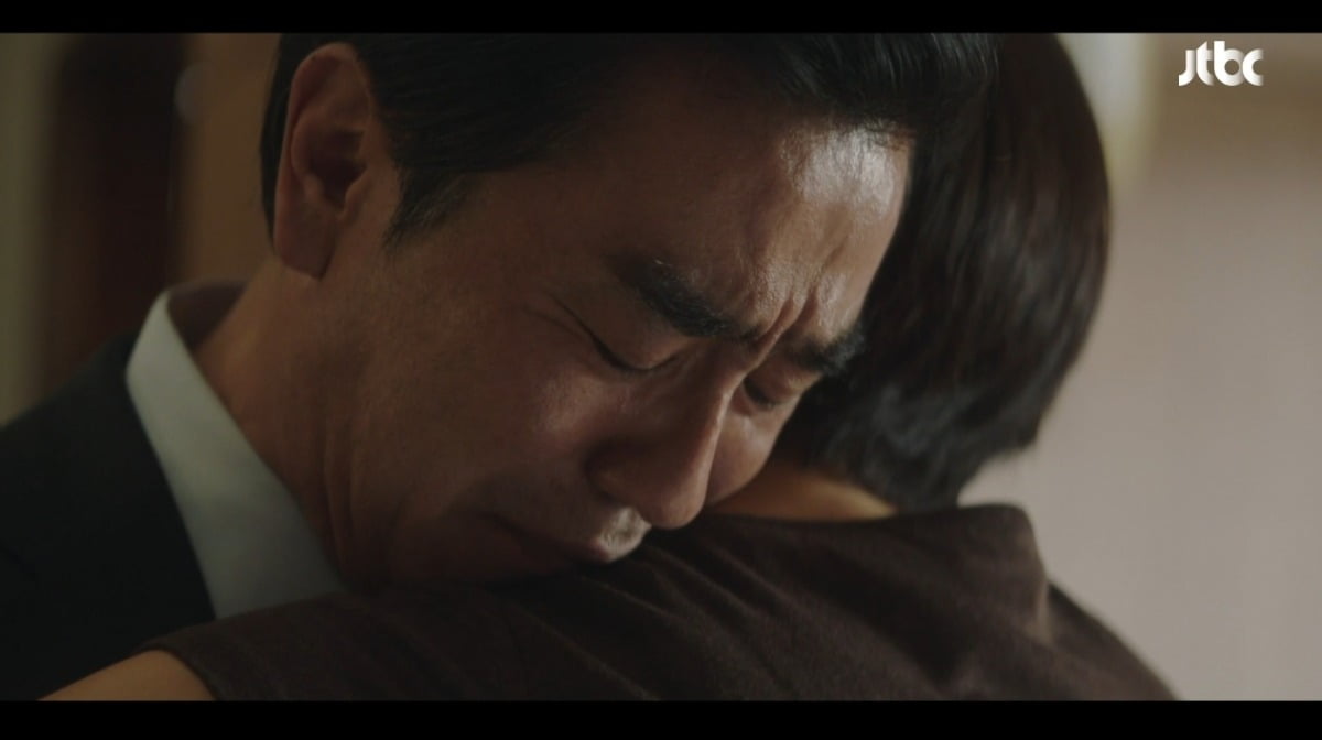 Ryu Seung-ryong's Character Protects Factory Workers Amidst Crisis in 'The Story of Kim Manager'