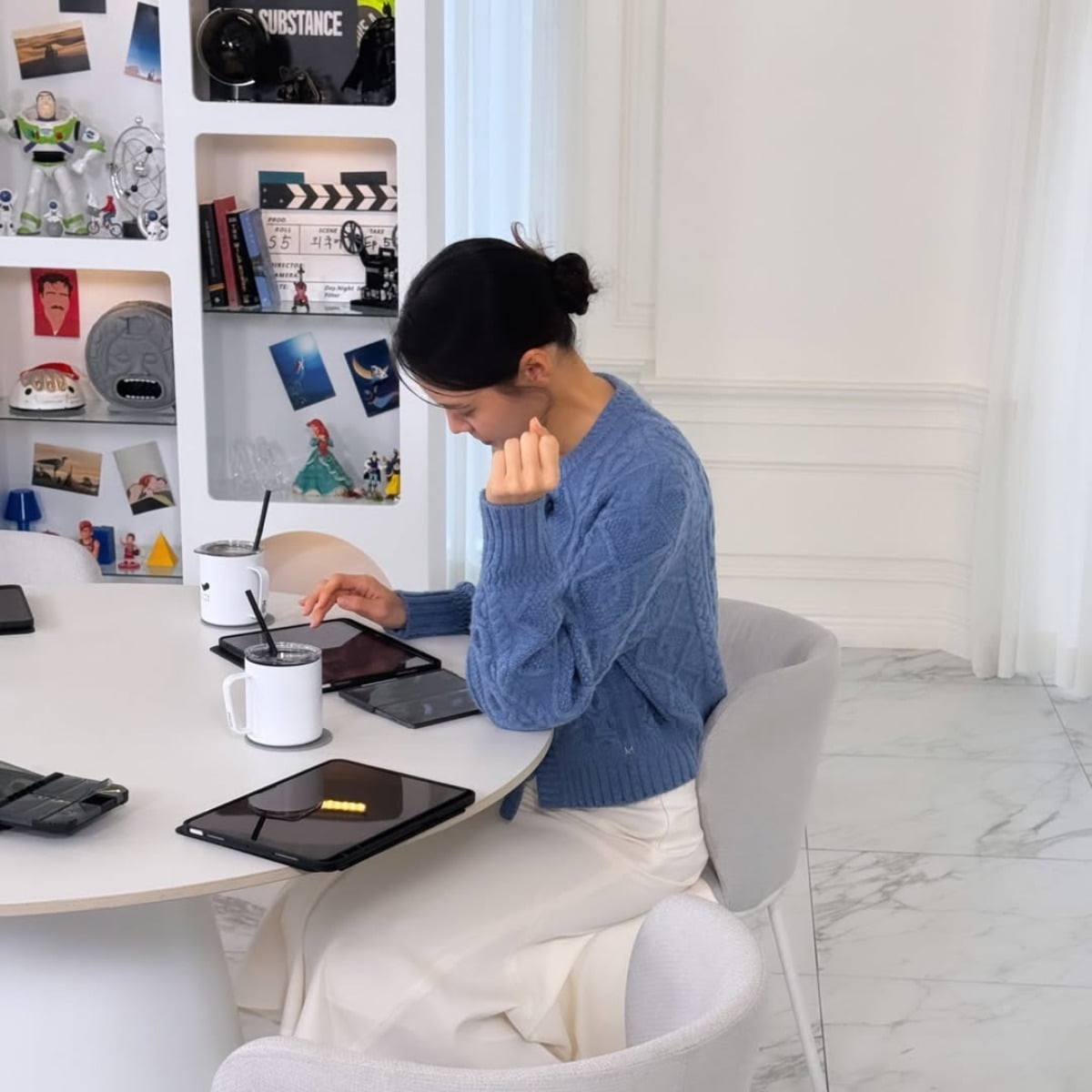 Korean Broadcaster Ahn Hyun-mo Shares Her Intellectual Daily Life on Instagram