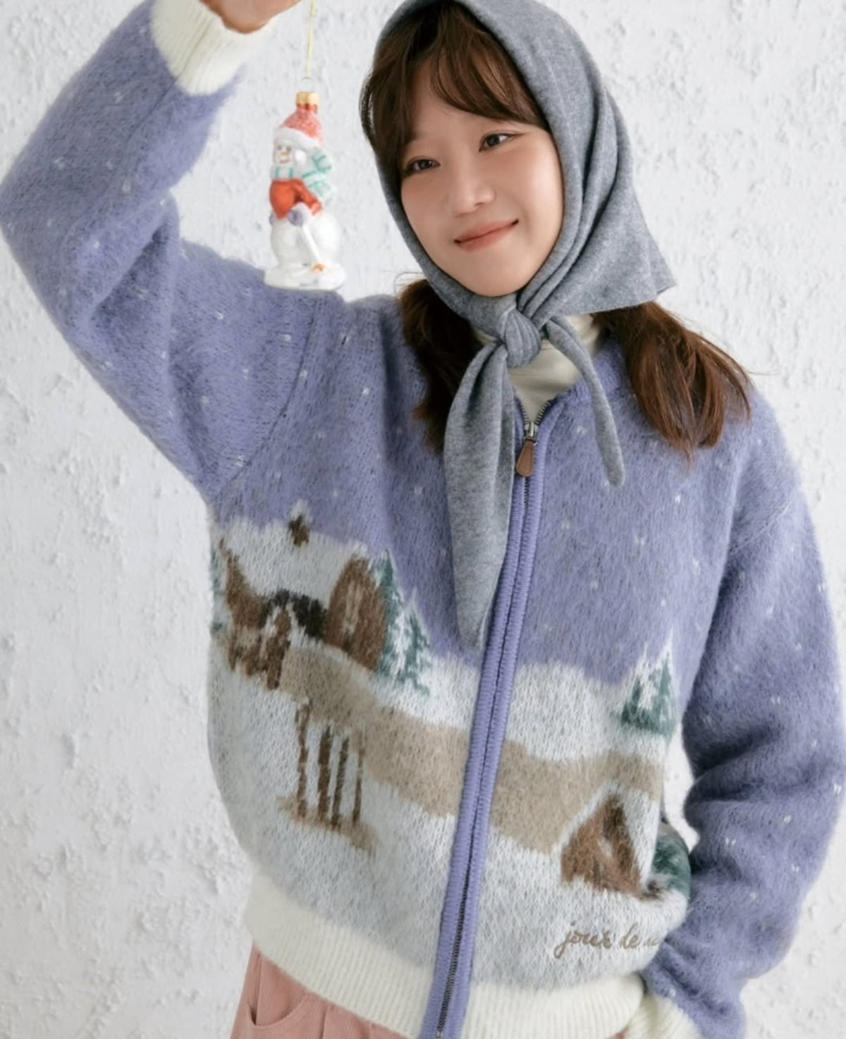 コン・ヒョジン、ラベンダーニットで冬の童話のような姿を公開