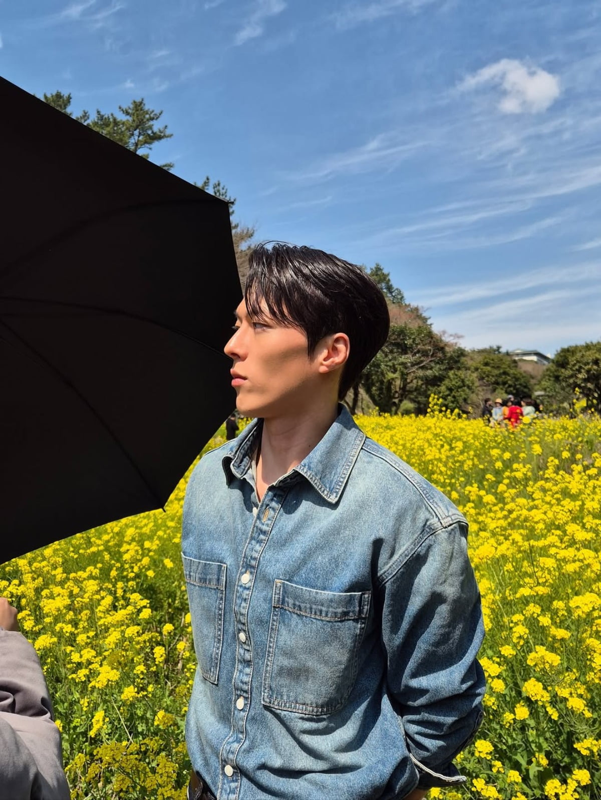 Actor Jang Ki-yong Shares Behind-the-Scenes Photos from 'Dynamite Kiss'