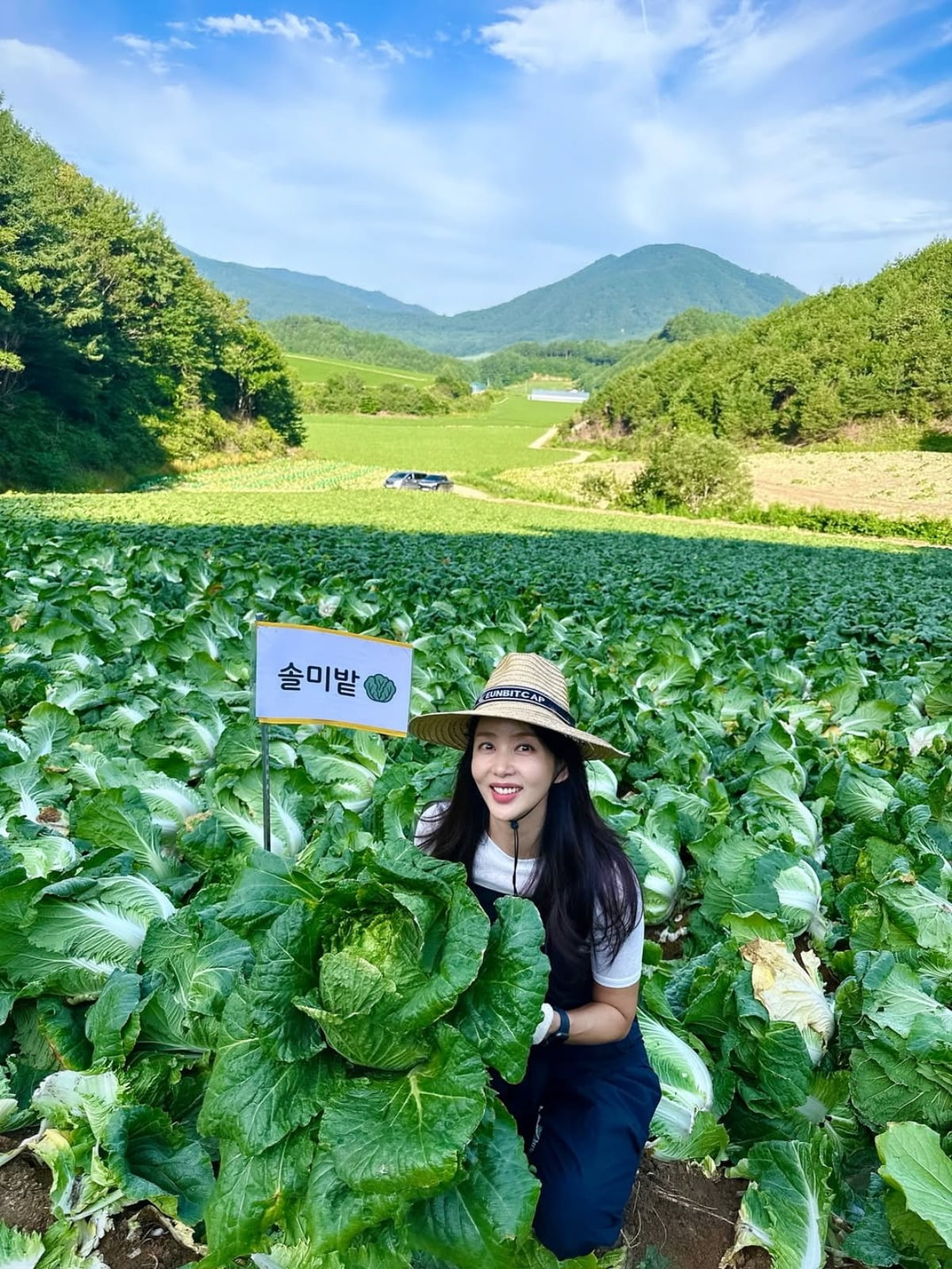 Actress Park Sol-mi Charms Fans with Her Radiant Smile in Cabbage Field