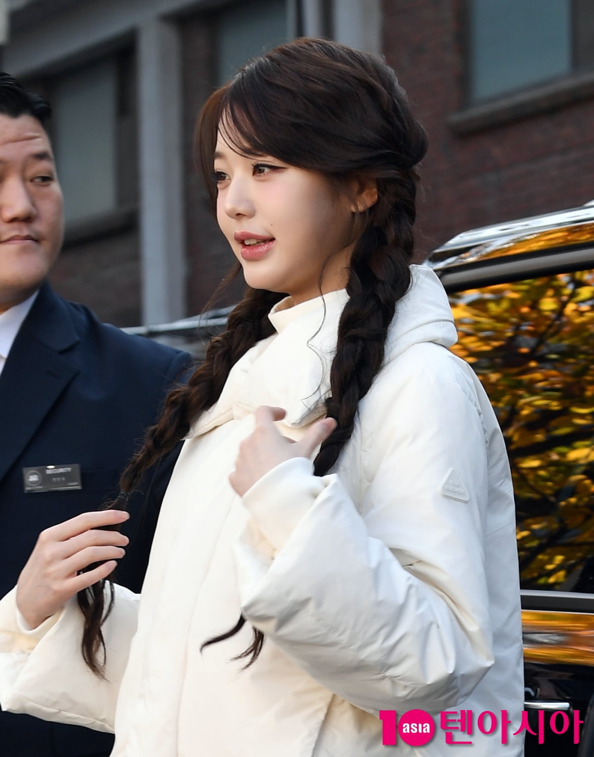 IVE's Jang Wonyoung Shines at Eider x Cosmopolitan Cashmere Trailer Pop-Up Event in Seoul