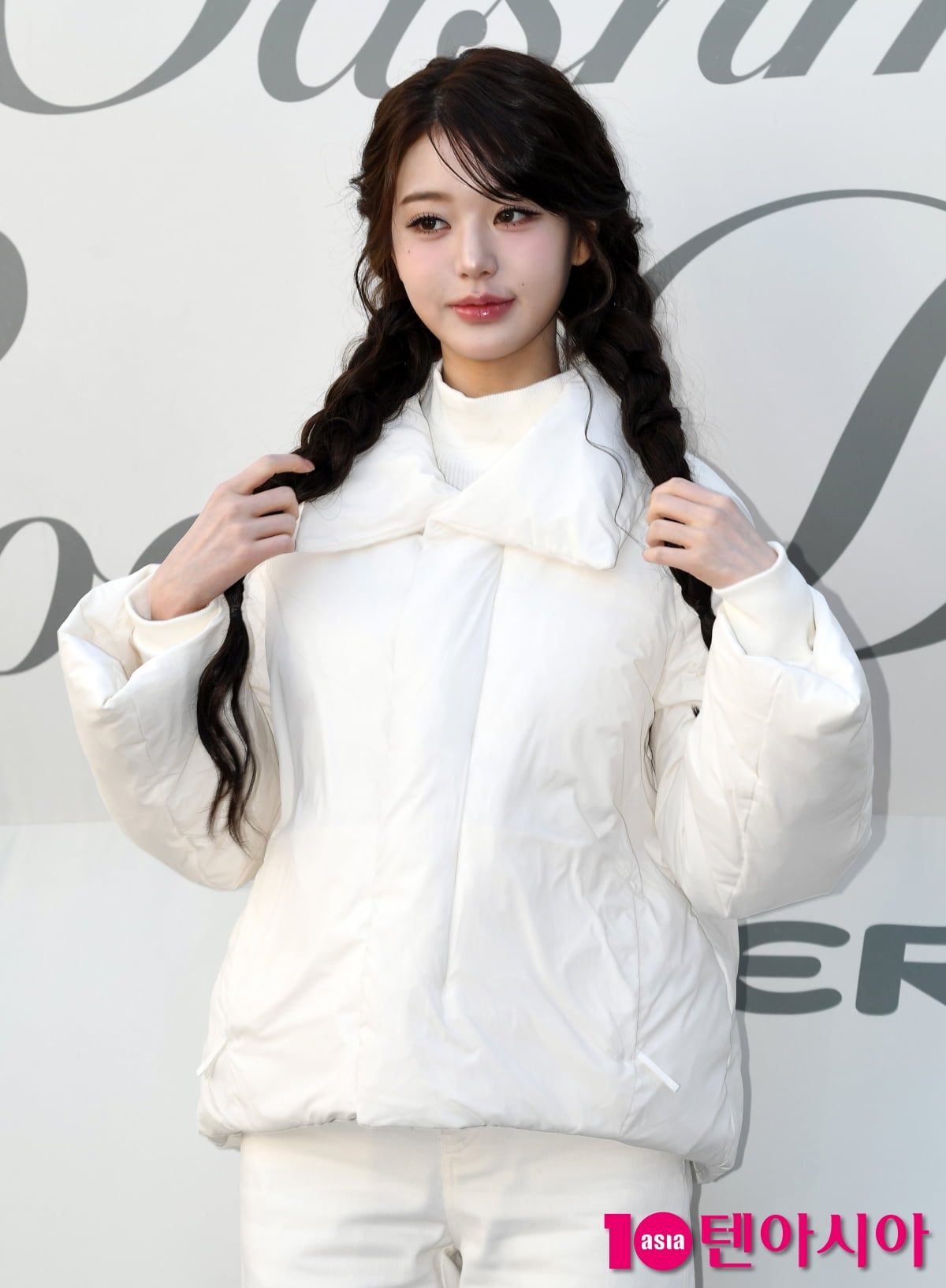 IVE's Jang Wonyoung Shines at Eider x Cosmopolitan Cashmere Trailer Pop-Up Event in Seoul
