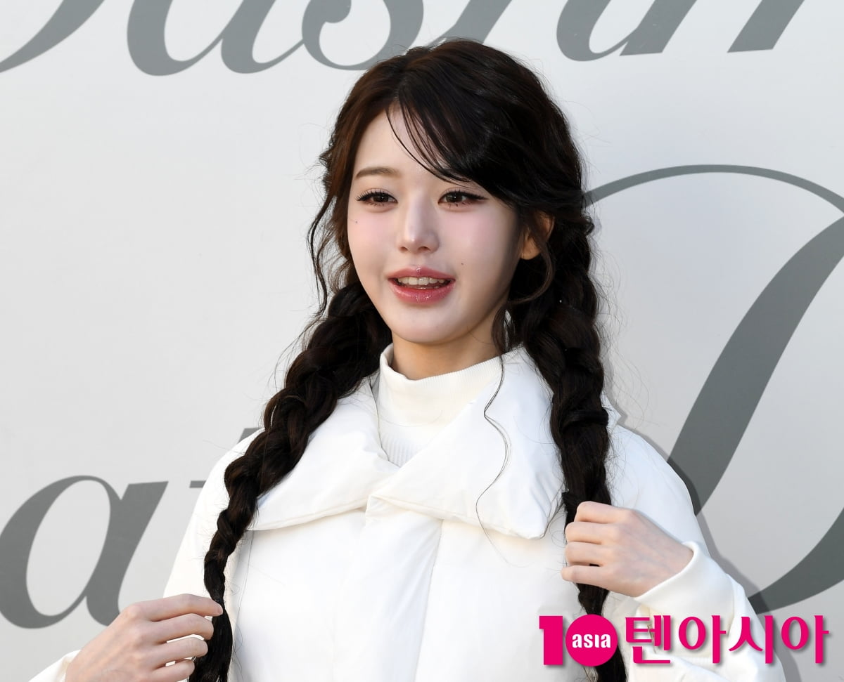 IVE's Jang Wonyoung Shines at Eider x Cosmopolitan Cashmere Trailer Pop-Up Event in Seoul