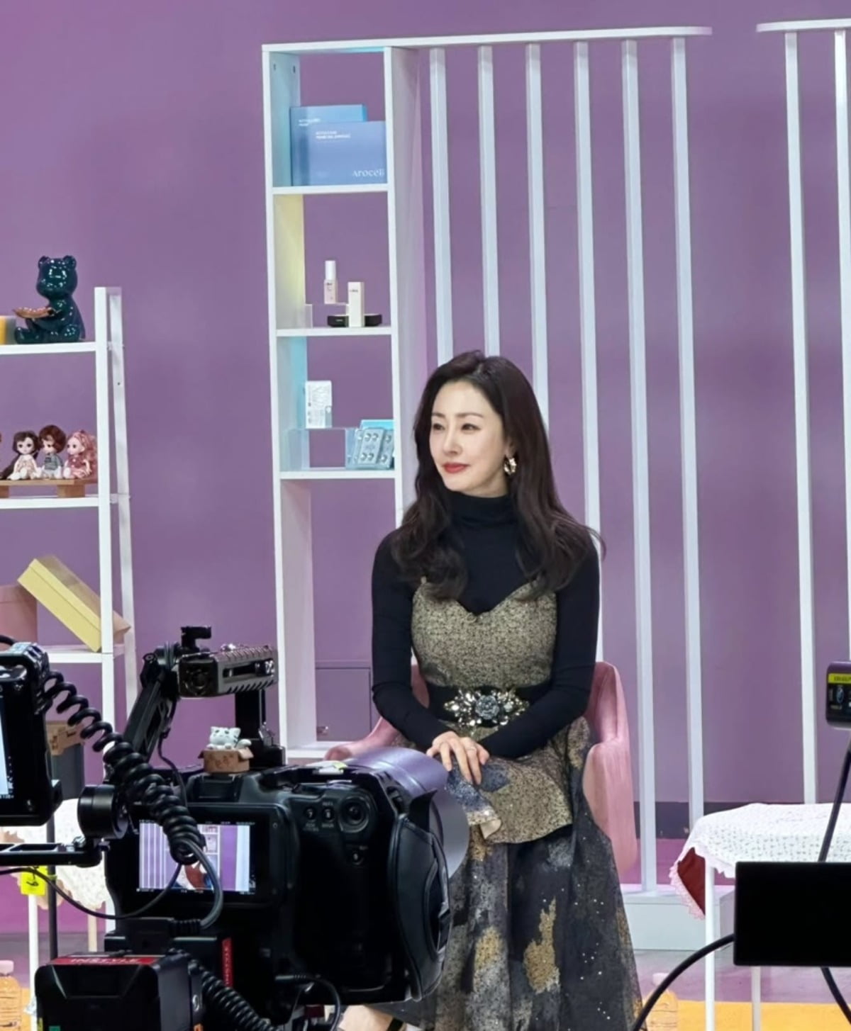 Korean Actress Oh Na-ra Captivates with Timeless Elegance on Instagram