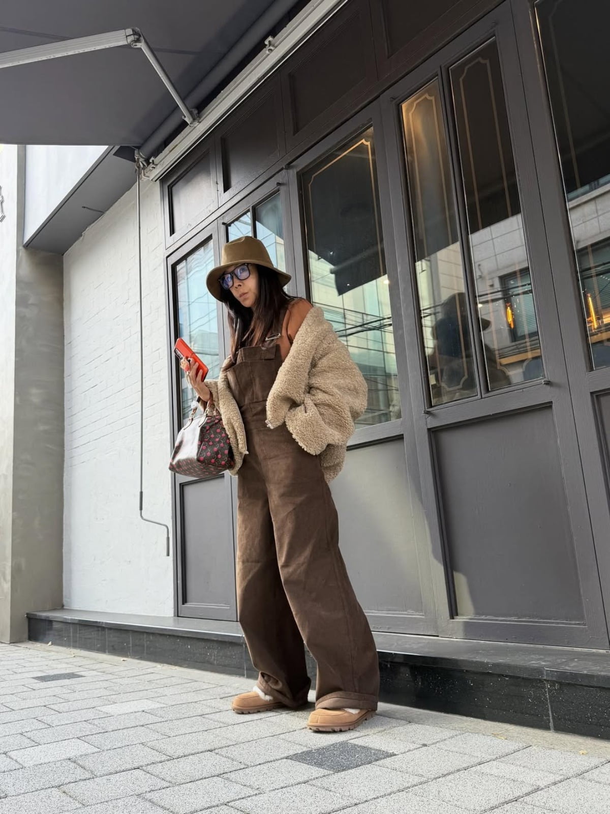 ファッションアイコン、ファン・シンヘのスタイリッシュな魅力が話題に