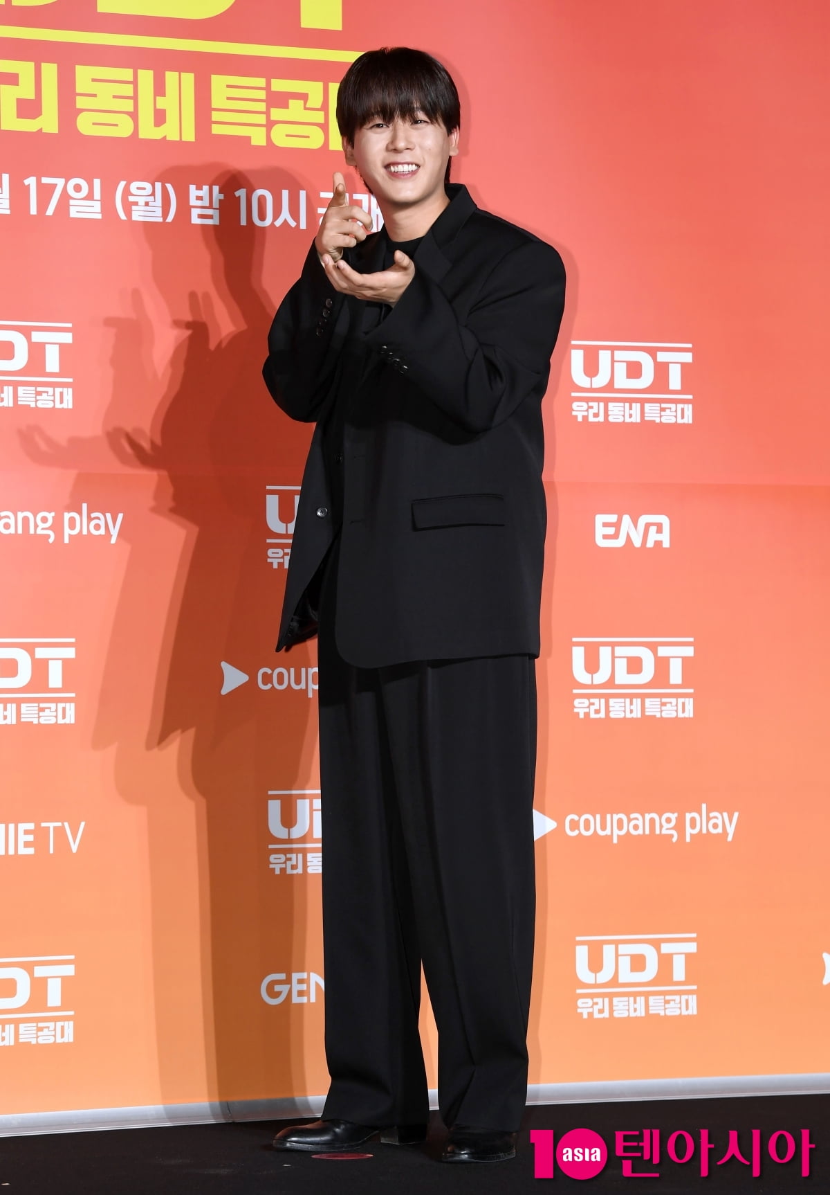 Lee Jung-ha Attends Press Conference for 'Heroes Next Door'