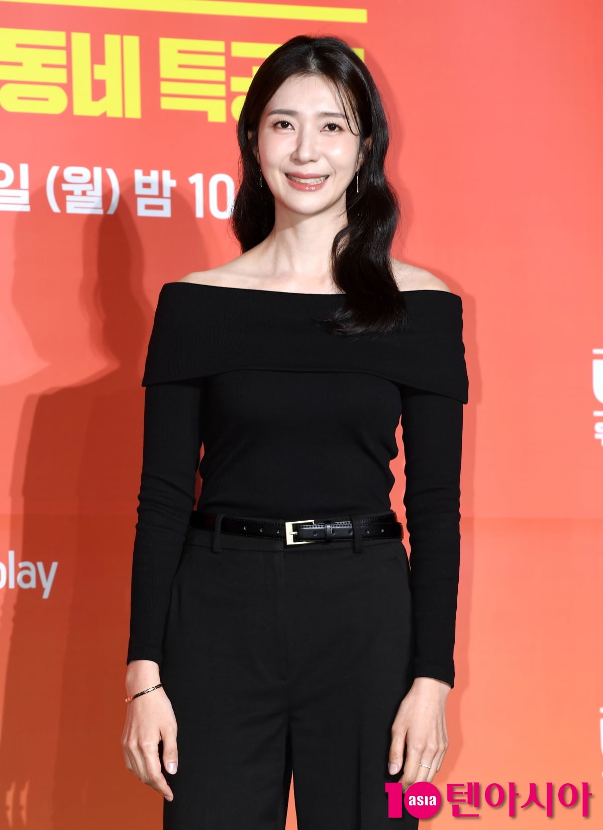 Kim Ji-hyun Attends Press Conference for New Series 'Heroes Next Door'