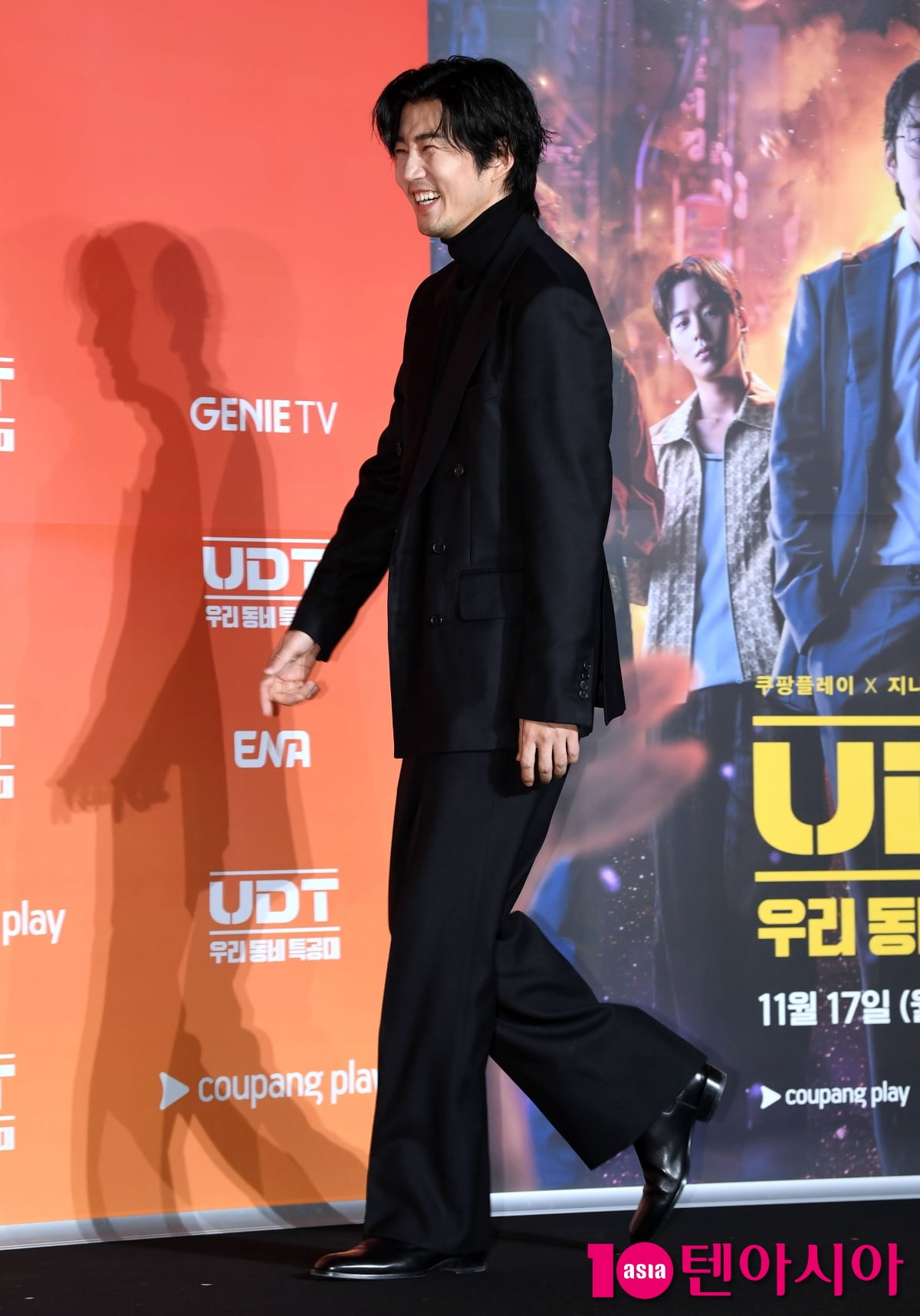 Yoon Kye-sang Attends Press Conference for New Series 'Heroes Next Door'