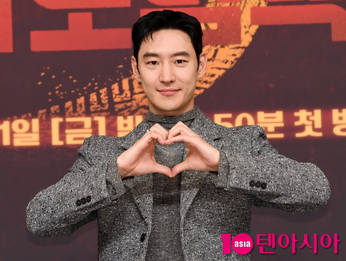Lee Je-hoon Attends Press Conference for New SBS Drama 'Taxi Driver 3'
