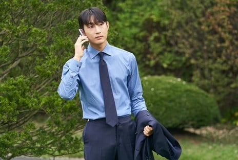 俳優ペ・ナラ、新ドラマ『ウジュメリミ』で新たな魅力を発揮