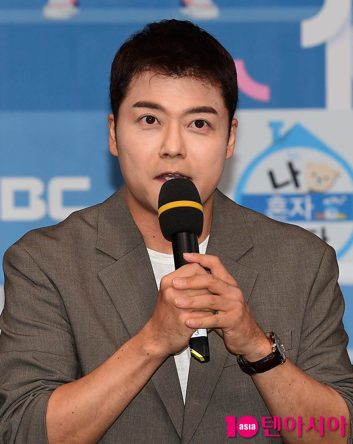 ジョン・ヒョンムが進行する『私たちのバラード』、視聴率9週連続1位を達成