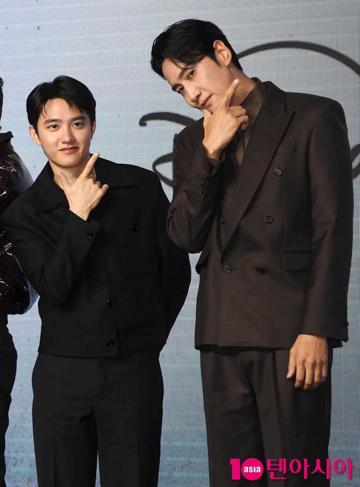 Do Kyung-soo and Lee Kwang-soo Captivate Audiences with Versatile Chemistry in Variety Shows and Dramas