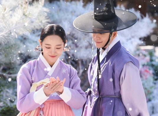 Romantic Drama 'Moon River' Captivates Viewers with Compelling Storyline