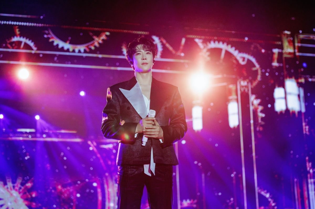 Enoch Shines at 'Gwangclick Concert' with Stellar Performance