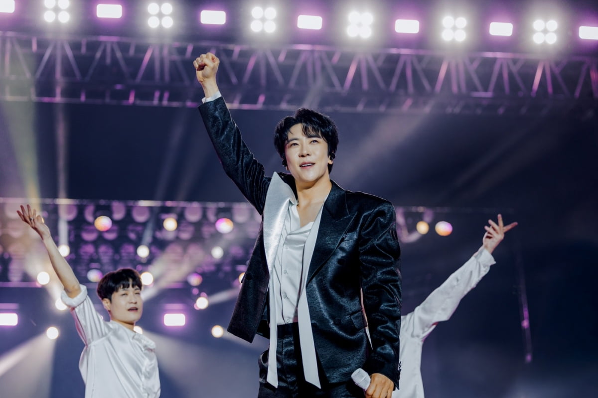 Enoch Shines at 'Gwangclick Concert' with Stellar Performance