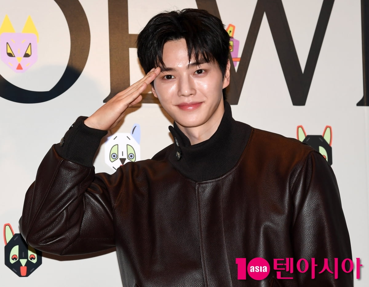 Actor Song Kang Attends LOEWE's 'The Electrical Life of Louis Wain' Screening Event in Seoul