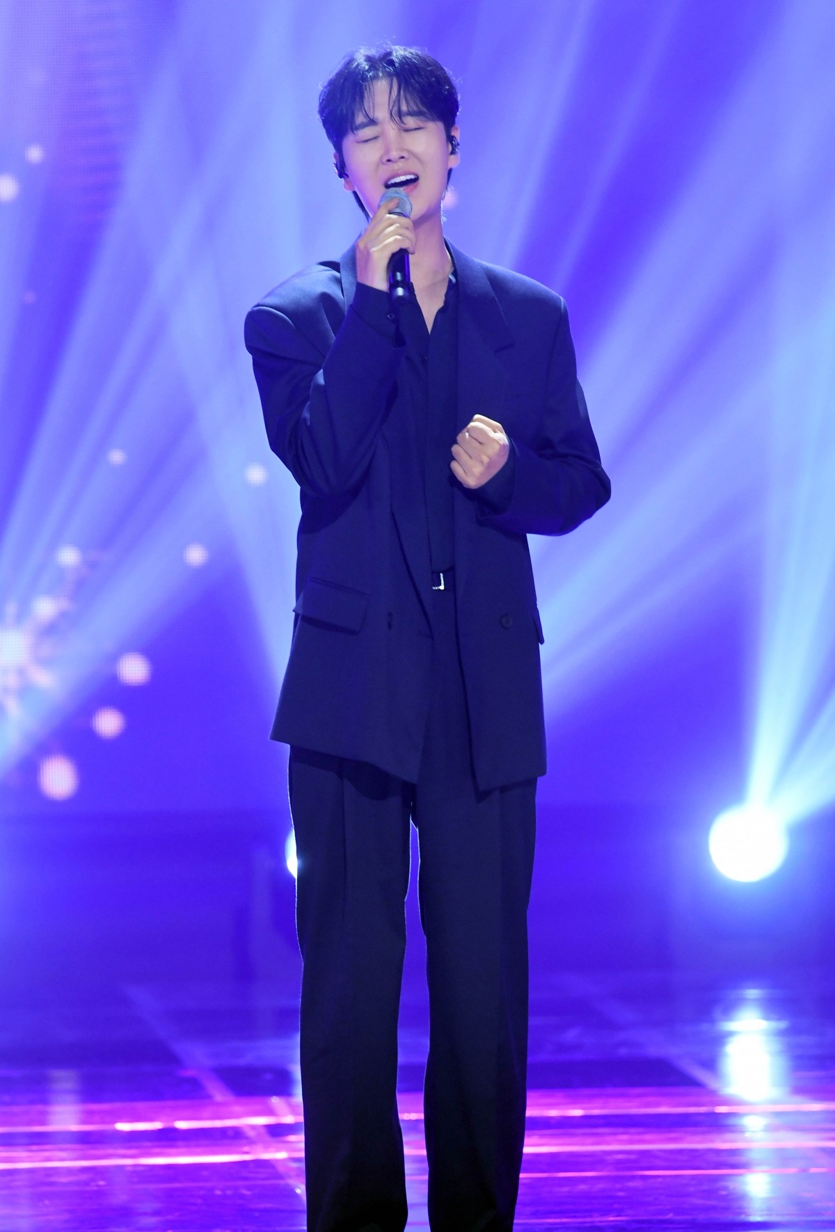 ソン・ミンジュン、秋に一緒に生エビを食べたいトロット歌手1位に！