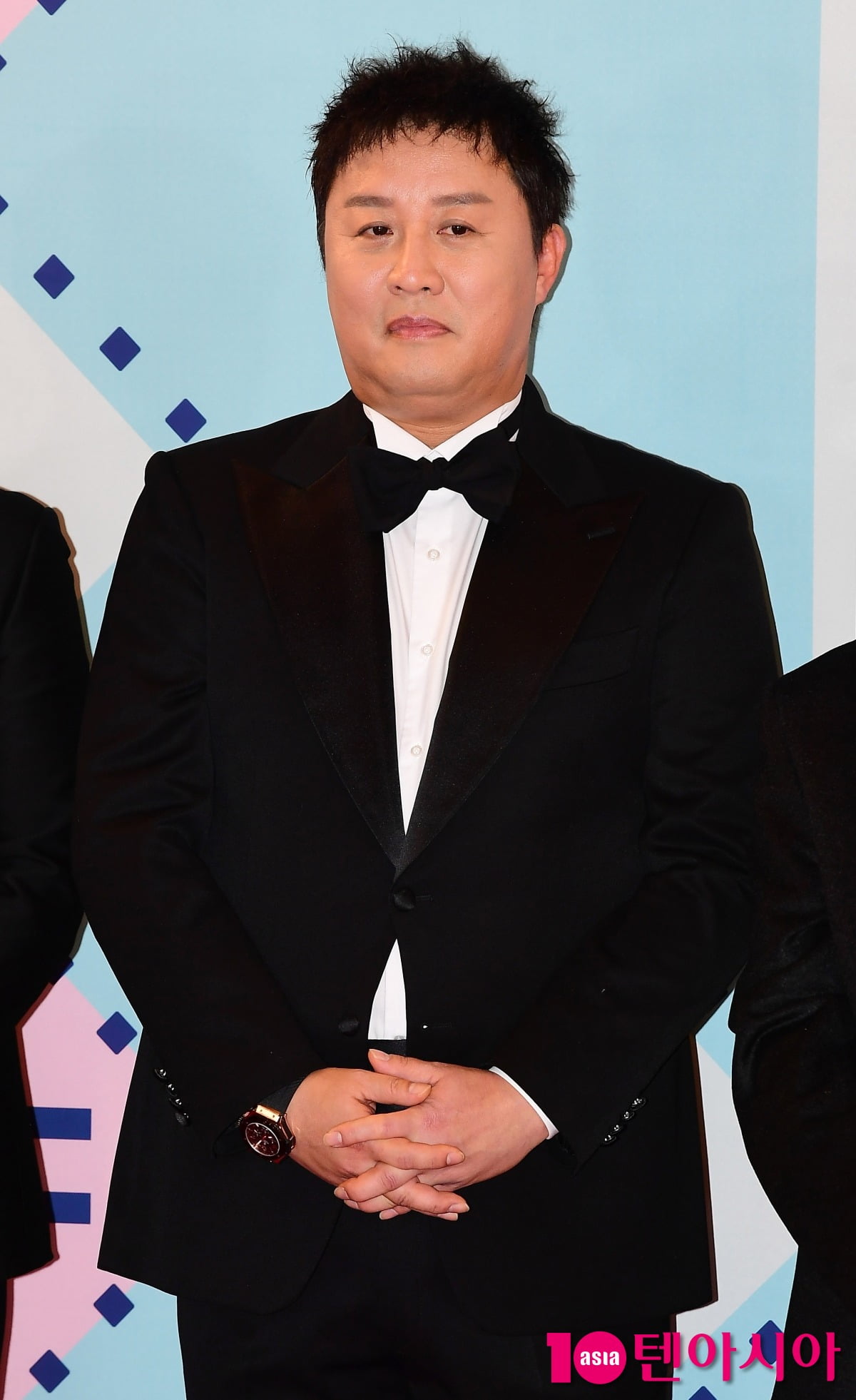 Tensions Rise as Lee Yi-kyung and Jung Jun-ha Reflect on Their Exits from 'Hangout with Yoo'