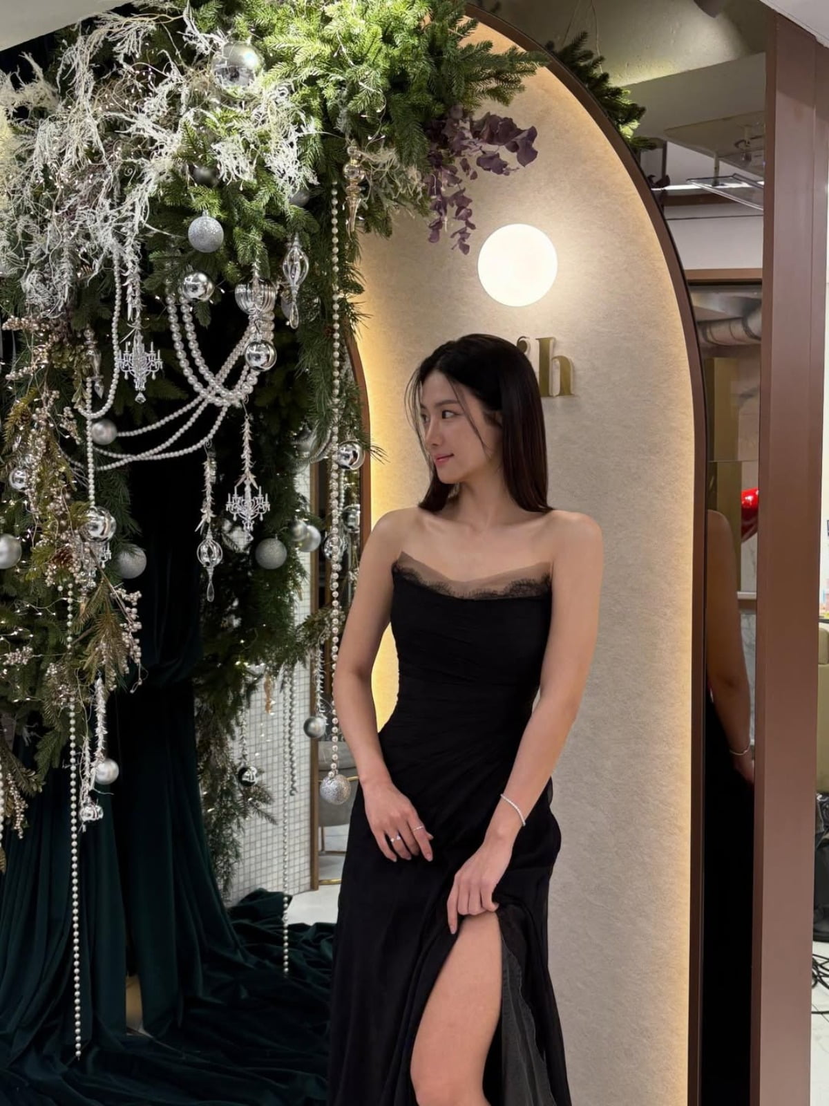 Actress Park Joo-hyun Shines in Elegant Black Dress Amidst Romance Rumors