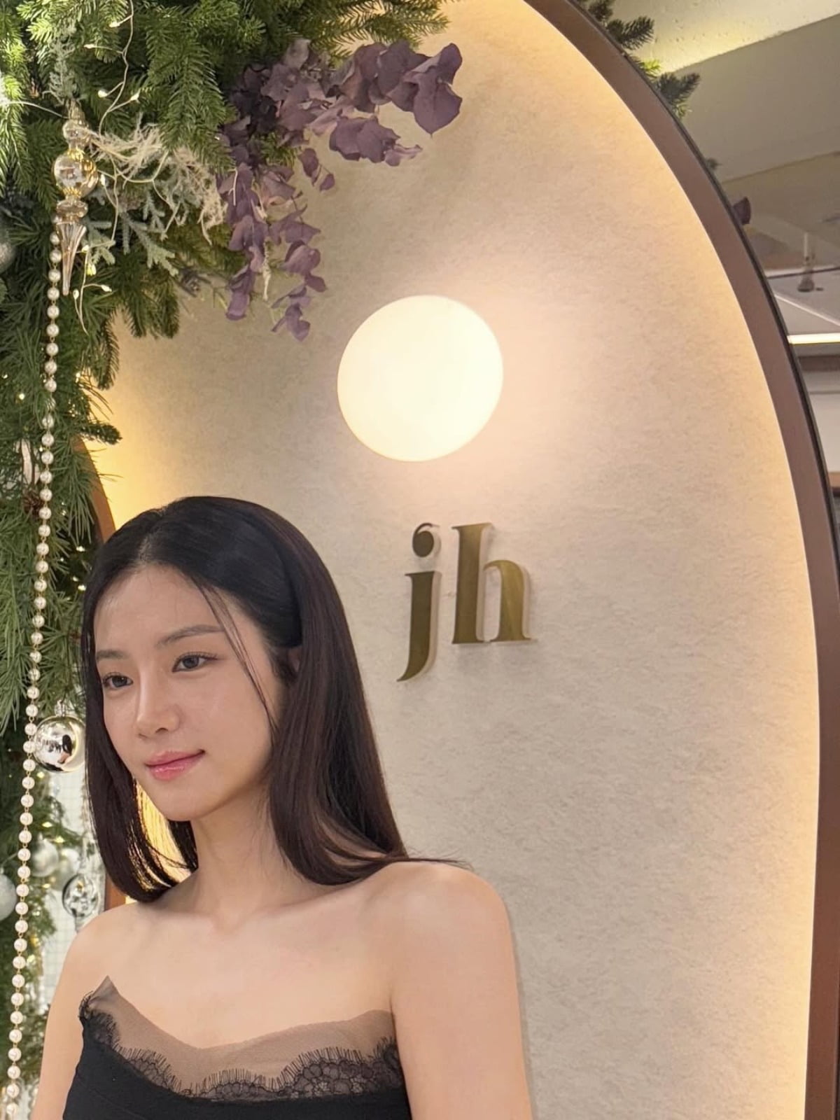 Actress Park Joo-hyun Shines in Elegant Black Dress Amidst Romance Rumors